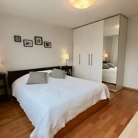 Comfortable, Sunny, Quiet, Good Location! דירה *