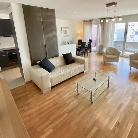 דירה Comfortable, Sunny, Quiet, Good Location!