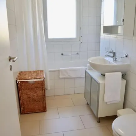 Comfortable, Sunny, Quiet, Good Location! *