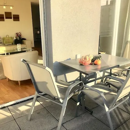 Comfortable, Sunny, Quiet, Good Location! *