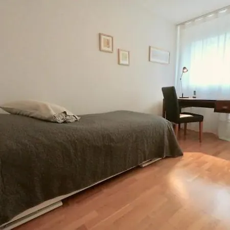 Comfortable, Sunny, Quiet, Good Location! * לוזאן
