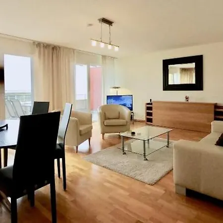 Comfortable, Sunny, Quiet, Good Location! Apartment