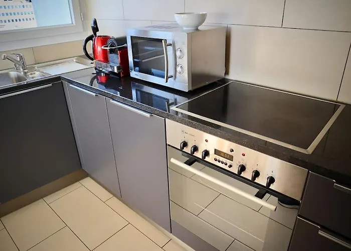 Comfortable, Sunny, Quiet, Good Location!